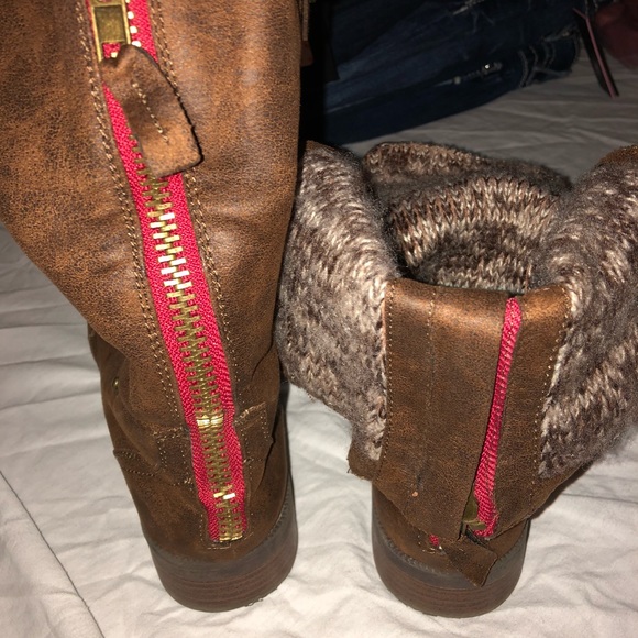 PERFECT!! AEO combat Boots in a size 9 - Picture 3 of 5